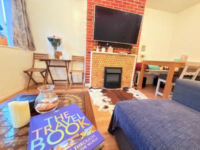 Modern 1 bed sublet Main Photo