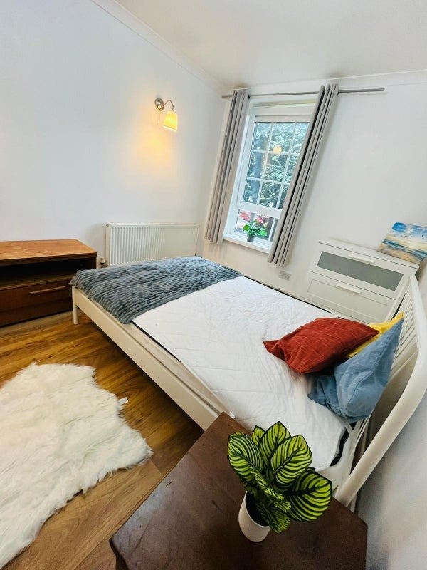 In Zone 1 😍 Room in Old Street - Move ASAP! Main Photo