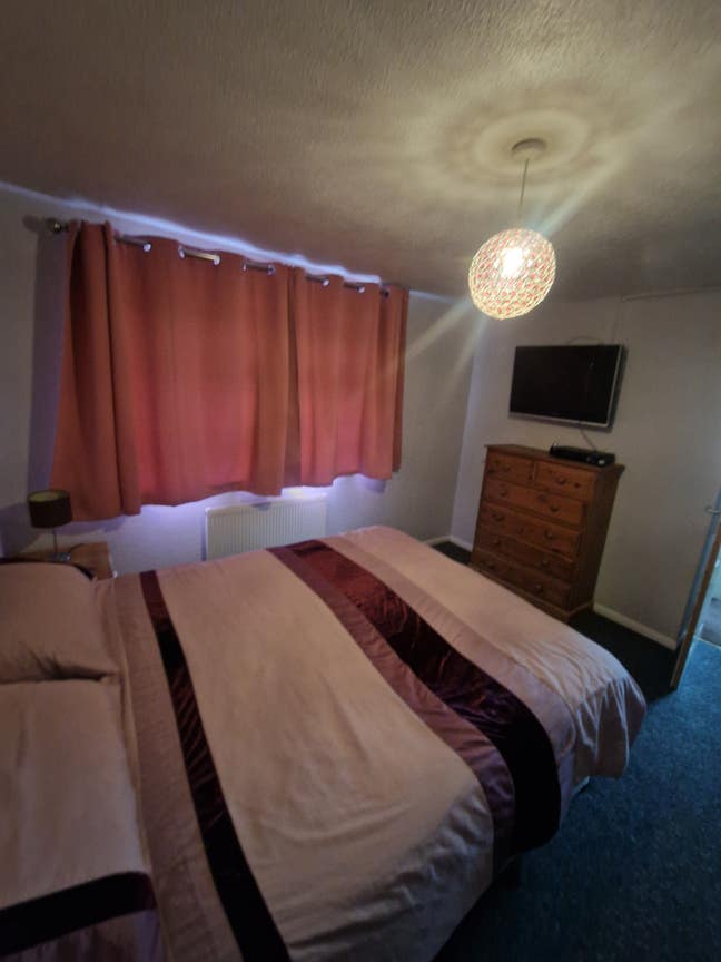  Comfortable double room kings size bed Main Photo