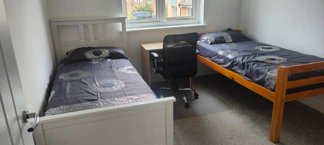 Double Bedroom available for short-term 7 days Main Photo