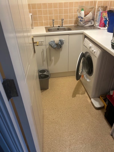 Large double room in shared house Main Photo