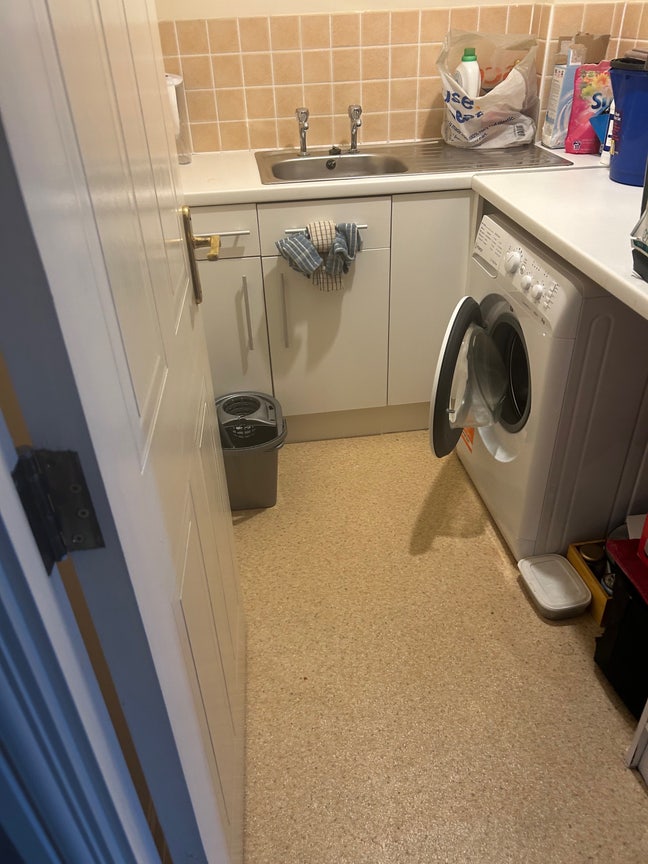 Large double room in shared house Main Photo