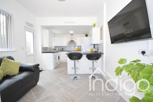 ✨Ground Floor En-Suite Room | ST4📌 Main Photo