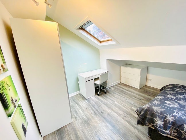 Designer 5 Bed Modern House Fallowfield Main Photo