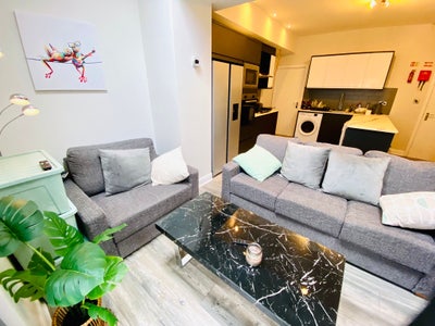 Designer 5 Bed Modern House Fallowfield Main Photo