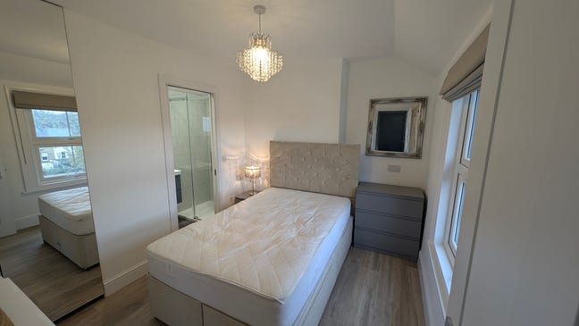 En Suite Room - Bills Included Main Photo