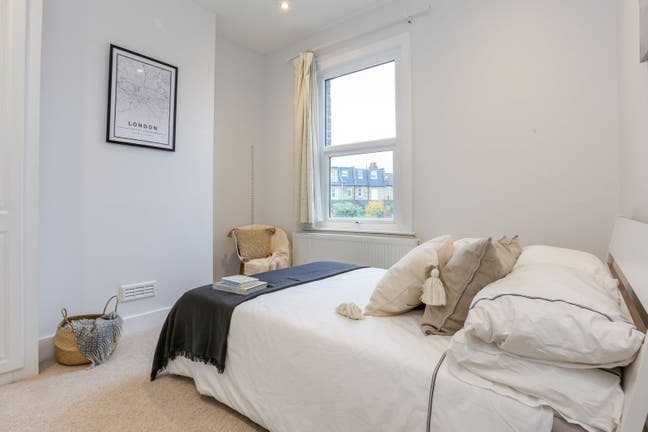 Spacious Room in Wimbledon SHORT LET SW19 Main Photo