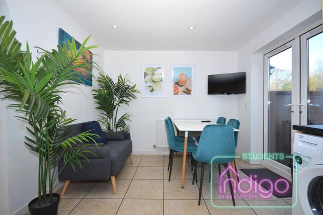 ✨ Double Rooms | Lyme Valley Estate🫶🏼  Main Photo