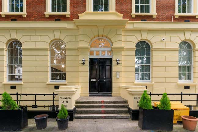 ✨ Bright, Spacious Room in Stunning Angel  Main Photo