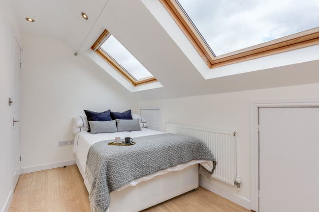 Top Floor Room Near Hanger Lane Station W5 Main Photo