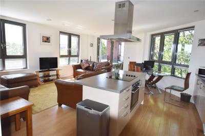  Modern, Bright Flat | Minutes from Canada Water Main Photo