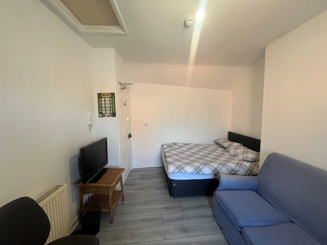 Furnished double room in shared house Main Photo