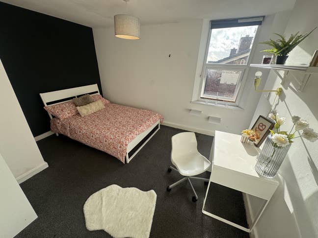 City living, 5 bed apartemnent,Netflix Included  Main Photo