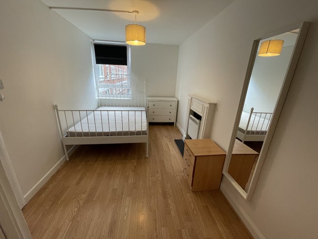 Beautiful Spacious Room • Battersea SW11 Main Photo