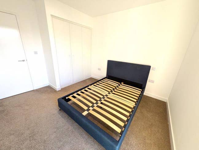 Double Room available in Royal Wharf Main Photo