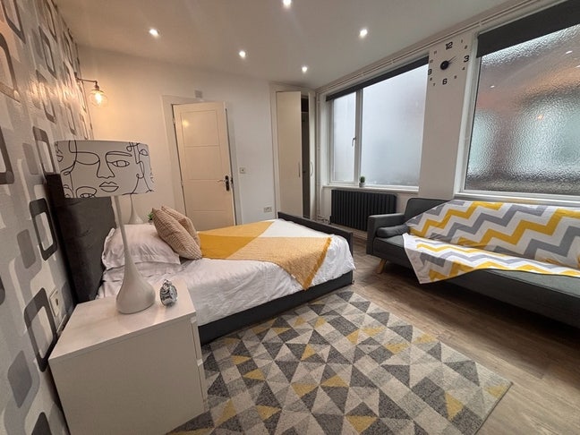 Modern En-Suite Room – Near Town Centre Main Photo