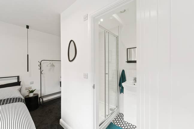 Great Location Close to City - Ensuite Room Main Photo