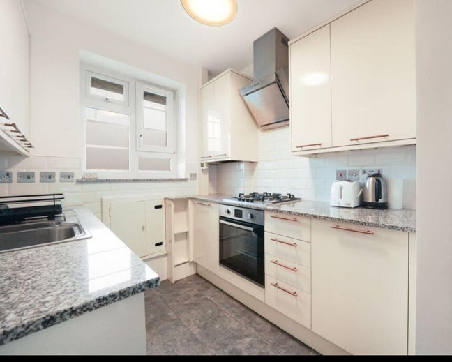 Luxury 2 Bedroom Apartment Mile End / Stepney free Main Photo