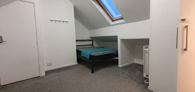 Nice en-suite room in well maintained shared house Main Photo