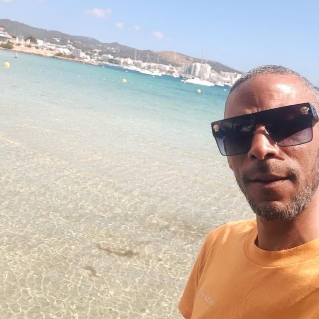 43 year old Male seeks a double room Main Photo