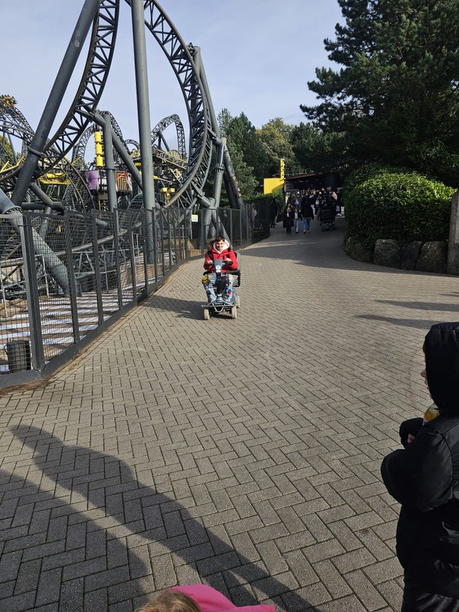 Hi all looking for a room share for myself  Main Photo