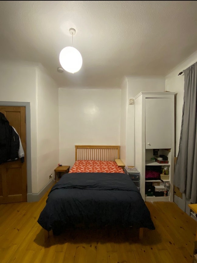 Female flatmate Main Photo