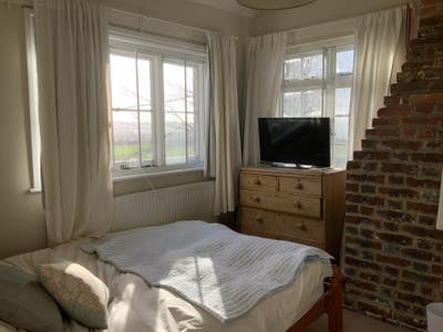 Room available in shared house until 20th March 20 Main Photo