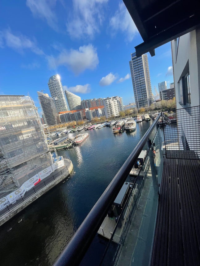 Spacious Room with Balcony - River Dock view Main Photo
