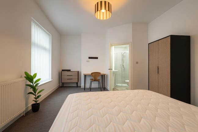Luxury En-Suite Rooms | 5 Min to Station | AVAIL.. Main Photo