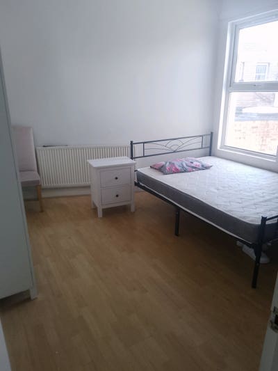 Double room for rent SE25 area Main Photo