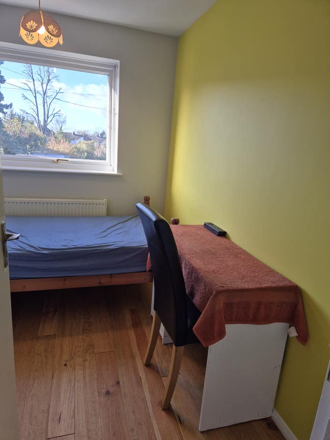 Recently Refurbished Single Bedroom Available Main Photo
