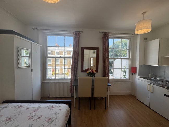 Spacious Double Bedsit near King's Road, SW3 Main Photo