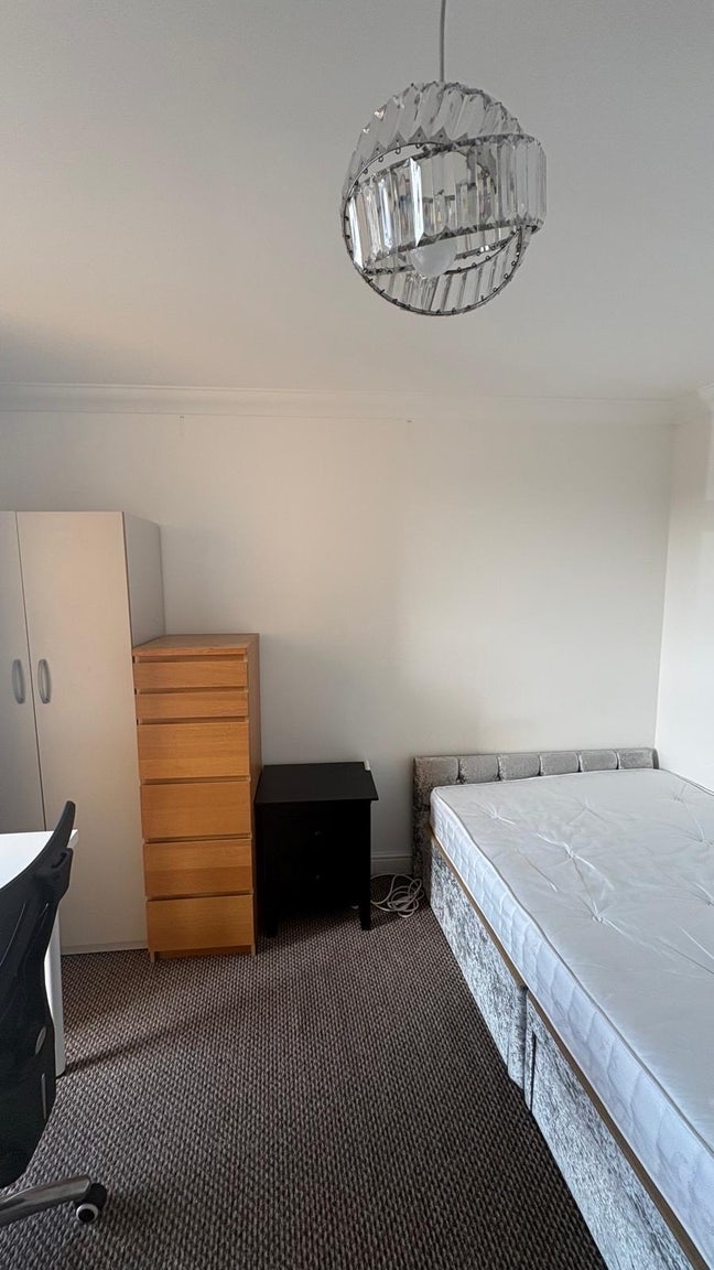 Riverside double bedroom  Main Photo