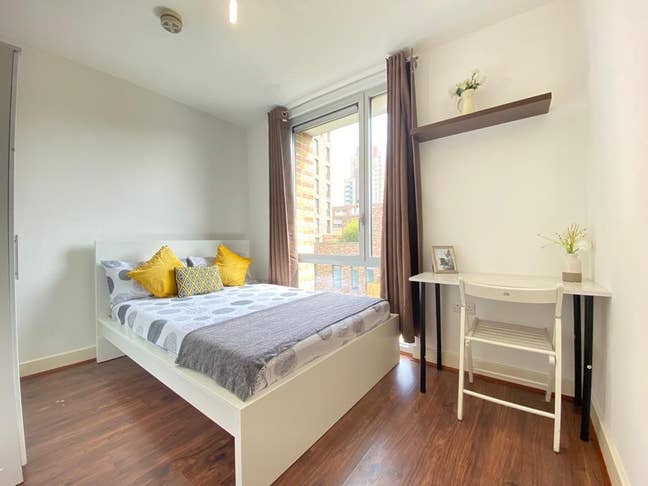 Modern Double Room in a Safe Building in Bow Main Photo