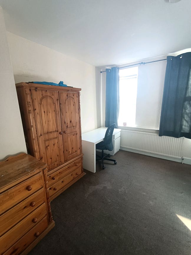 Spacious double room to rent in Holloway road  Main Photo