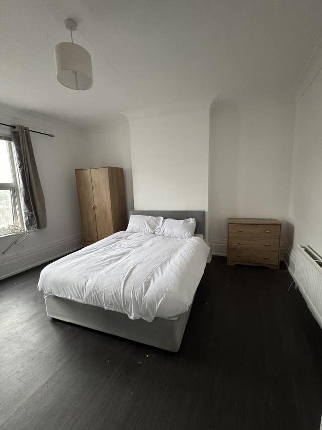 Large Double Room – SE18 – Bills Included Main Photo