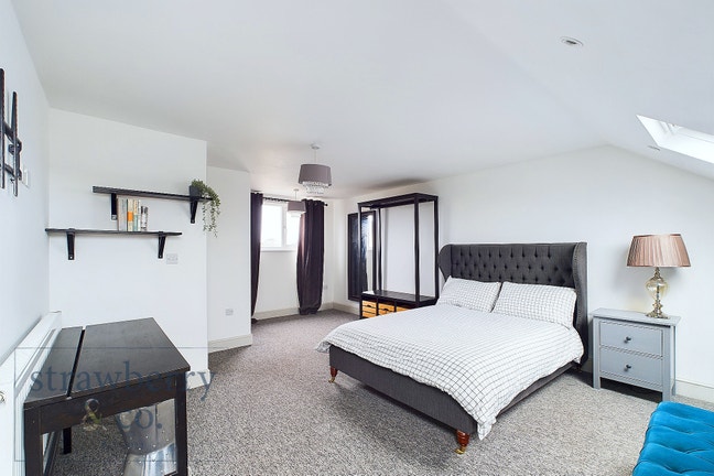 20SR | Beautiful Large Double Ensuite Main Photo