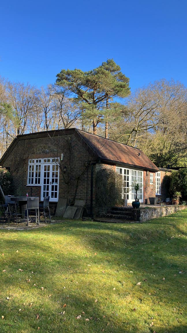 Cosy 2 bed annexe in heart of Surrey Hills Main Photo