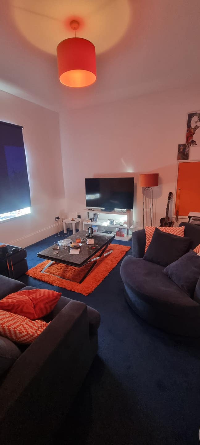 Semi detached house private garden and parking  Main Photo