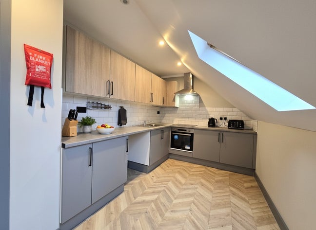 Modern Studio Flat in UB8 – Fully Furnished  Main Photo