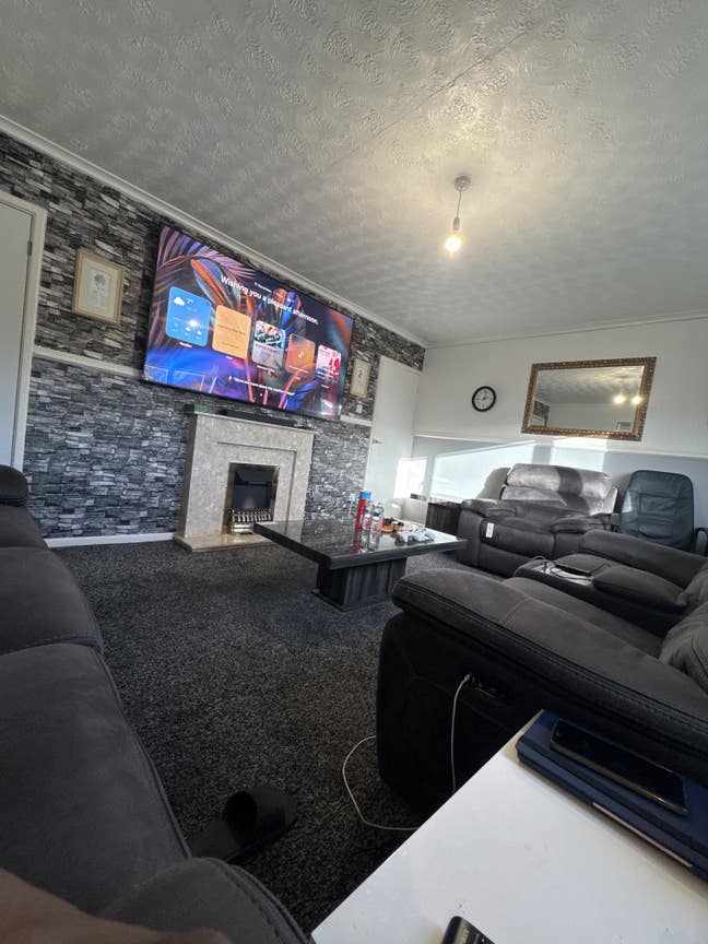 One bedroom to let in a two bedroom apartment Main Photo