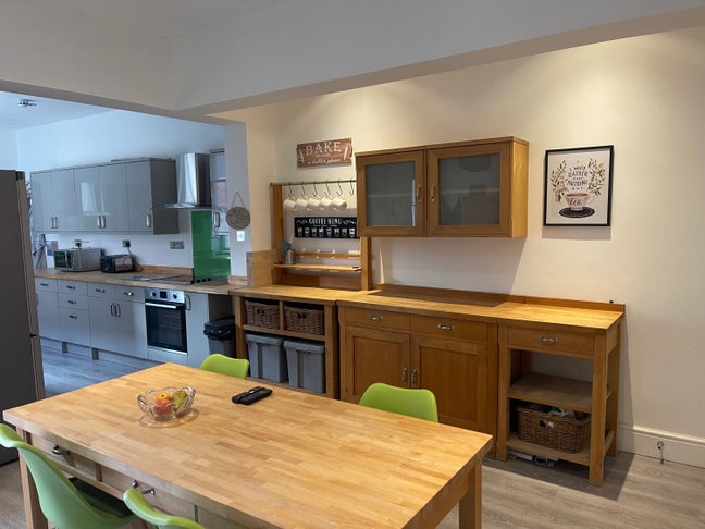 En-Suite room available  Main Photo