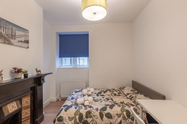 Beautiful room available from Jan Main Photo