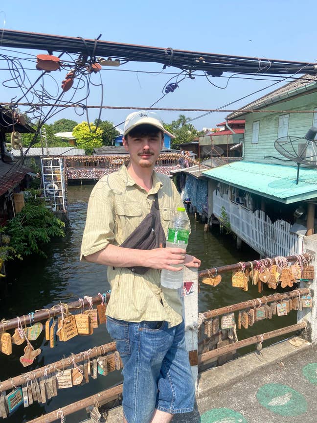 Looking for a room Main Photo