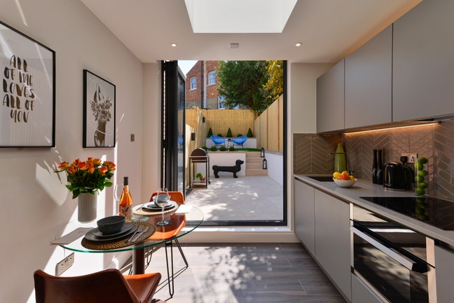 Utility Bills Included, Great Location, Garden 🔥 Main Photo