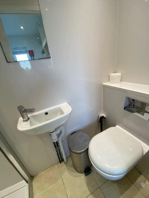 Studio Flat / Modern Nrhospitals, & All Amenities. Main Photo