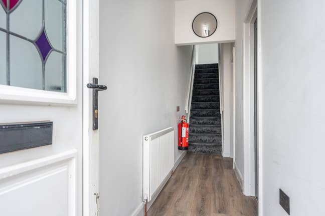 Double Room with en-suite available BT14 Main Photo