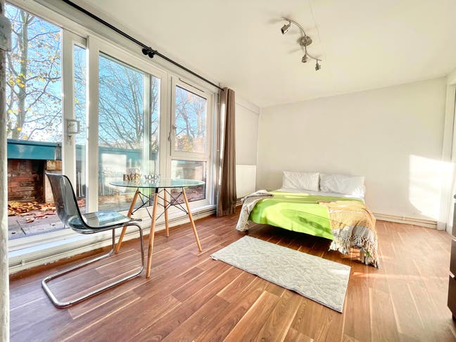 Finsbury Park Luxury Room with Private Balcony Main Photo