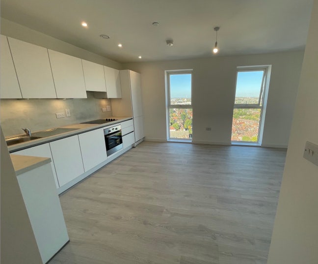 En-suite room available In 2 bedroom apartment  Main Photo