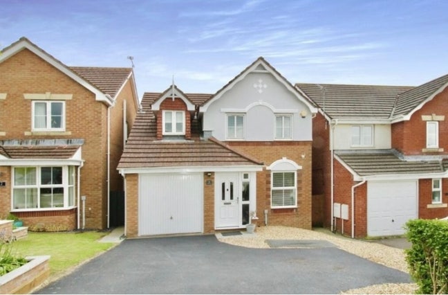 Double room to let in quiet house  Main Photo